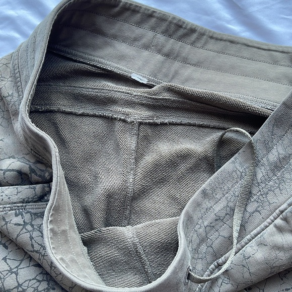 Lululemon Warm Down Jogger 7/8 Length Thread Dye Rover Black Colour Size 12 - Picture 15 of 15